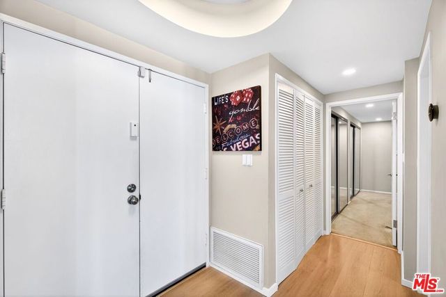 831 S Gretna Green Way 103, Los Angeles, CA 90049