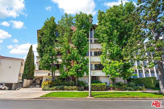 831 S Gretna Green Way 103, Los Angeles, CA 90049