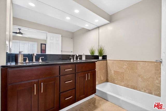 831 S Gretna Green Way 103, Los Angeles, CA 90049