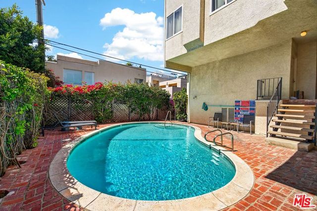 831 S Gretna Green Way 103, Los Angeles, CA 90049