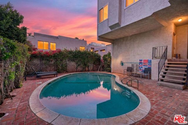 831 S Gretna Green Way 103, Los Angeles, CA 90049