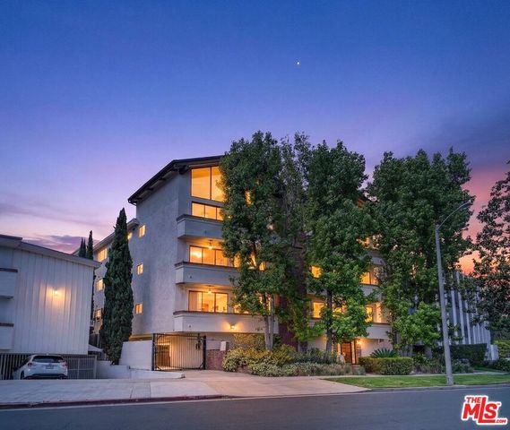831 S Gretna Green Way 103, Los Angeles, CA 90049