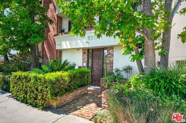 831 S Gretna Green Way 103, Los Angeles, CA 90049