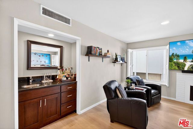 831 S Gretna Green Way 103, Los Angeles, CA 90049