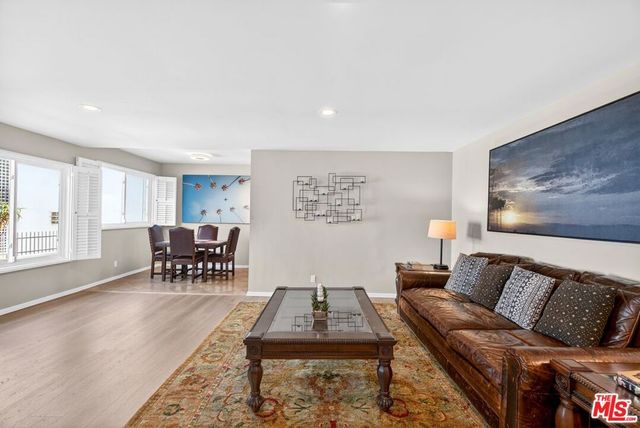 831 S Gretna Green Way 103, Los Angeles, CA 90049