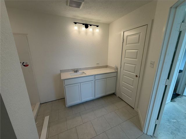 366 Harvest Lake Drive, Snook, TX 77878