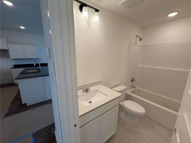 366 Harvest Lake Drive, Snook, TX 77878