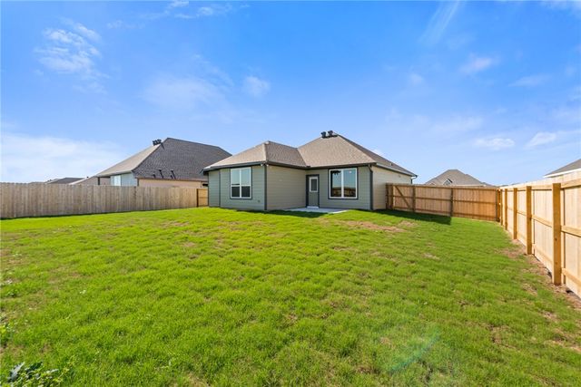 366 Harvest Lake Drive, Snook, TX 77878
