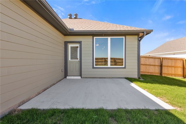 366 Harvest Lake Drive, Snook, TX 77878