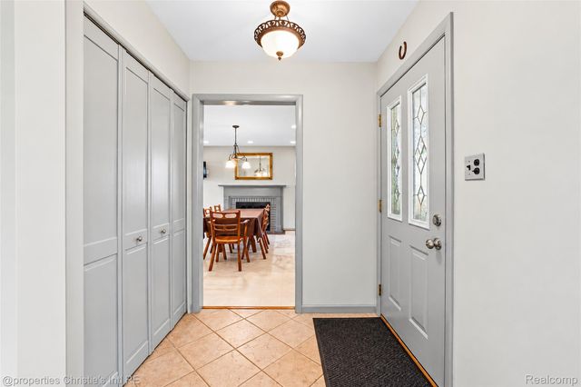 24187 S Duncan Circle, Farmington Hills, MI 48336