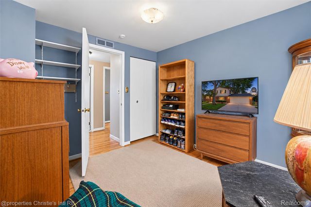 24187 S Duncan Circle, Farmington Hills, MI 48336