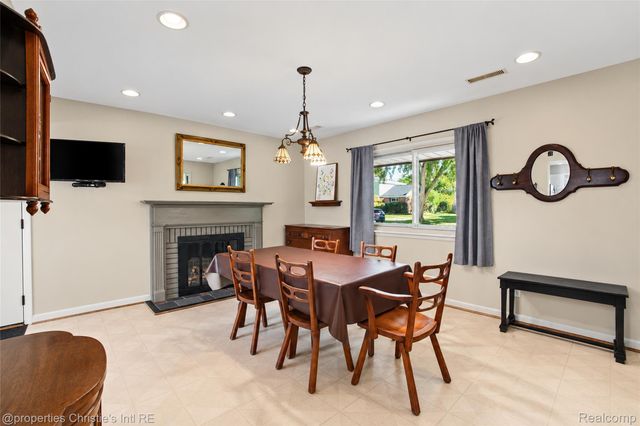 24187 S Duncan Circle, Farmington Hills, MI 48336