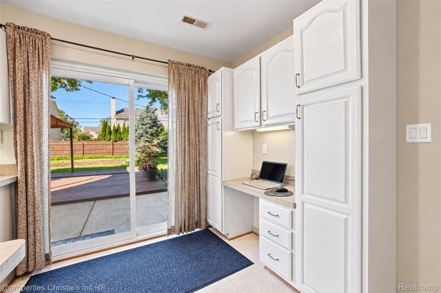 24187 S Duncan Circle, Farmington Hills, MI 48336