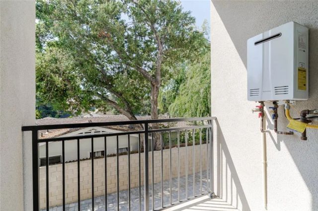 1961 Waltonia Drive 102, Montrose, CA 91020