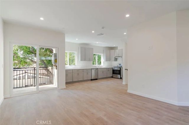 1961 Waltonia Drive 102, Montrose, CA 91020