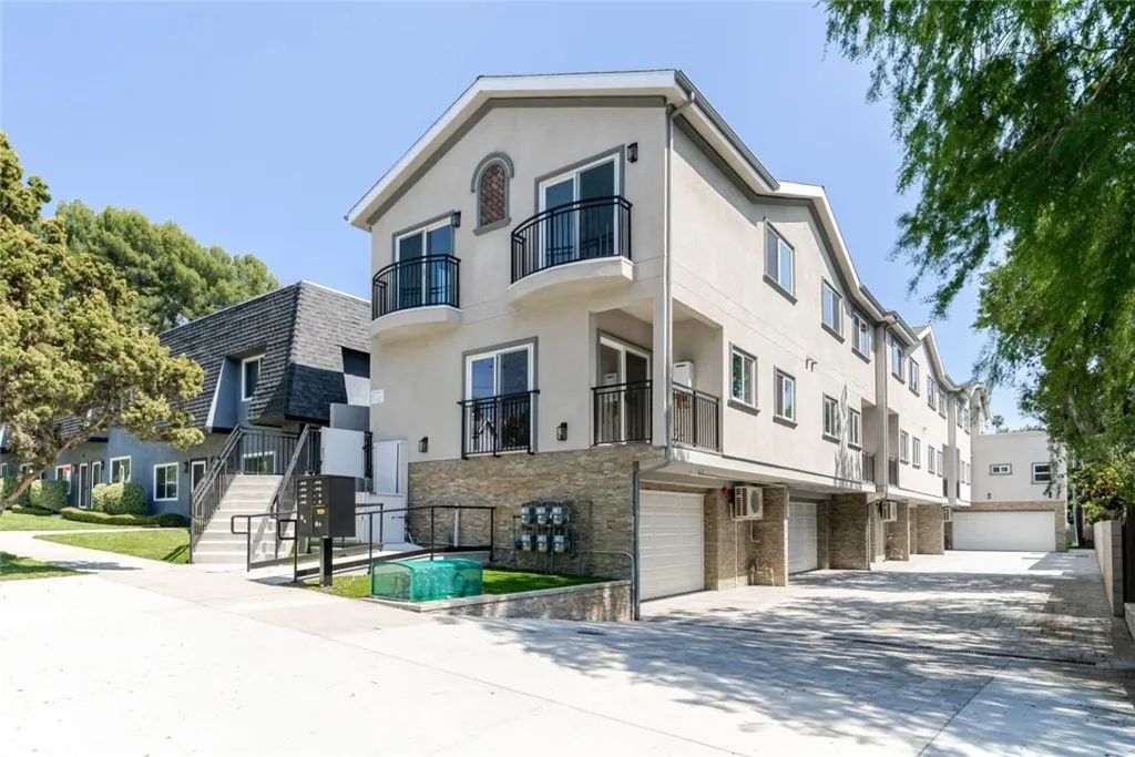 1961 Waltonia Drive 102, Montrose, CA 91020