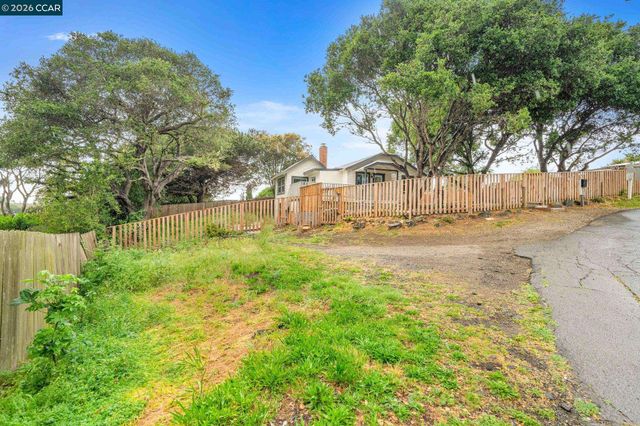 2699 Vale Rd, San Pablo, CA 94806