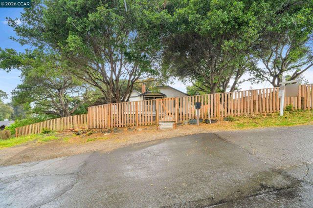 2699 Vale Rd, San Pablo, CA 94806