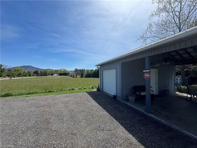 3145 Volunteer Road, Pinnacle, NC 27043