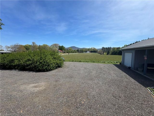 3145 Volunteer Road, Pinnacle, NC 27043