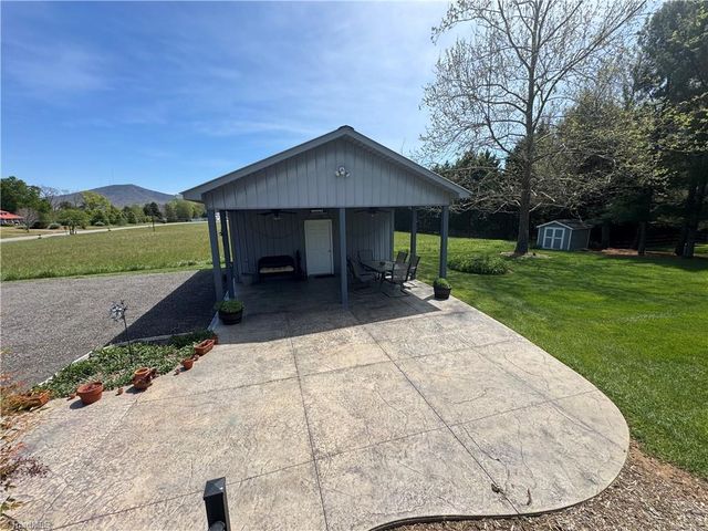 3145 Volunteer Road, Pinnacle, NC 27043