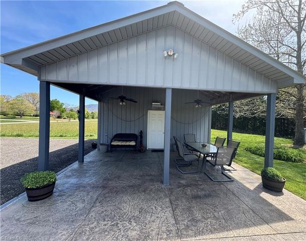 3145 Volunteer Road, Pinnacle, NC 27043