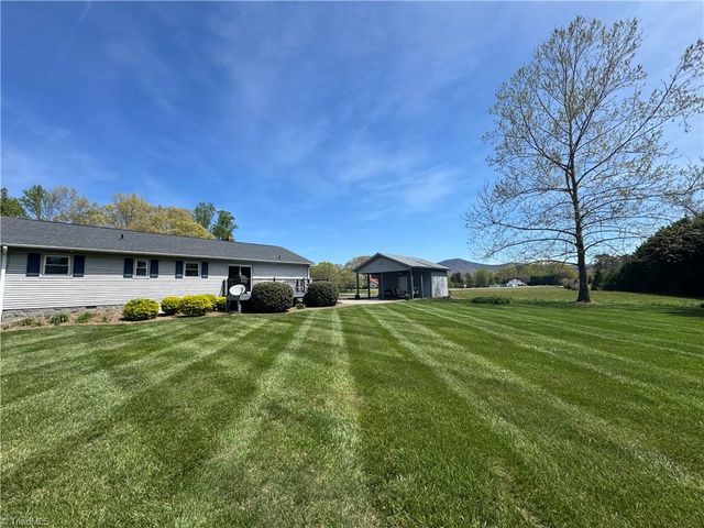 3145 Volunteer Road, Pinnacle, NC 27043