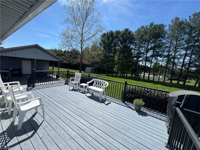 3145 Volunteer Road, Pinnacle, NC 27043