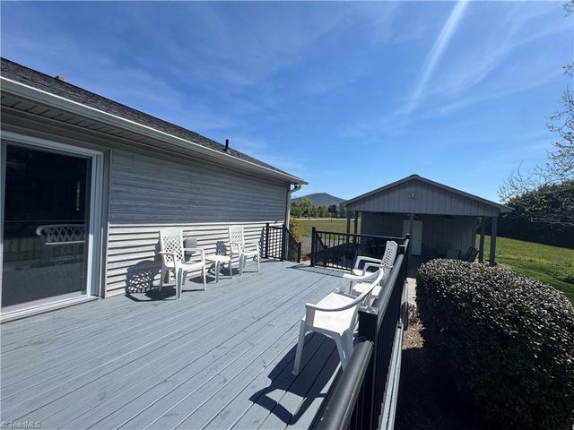 3145 Volunteer Road, Pinnacle, NC 27043