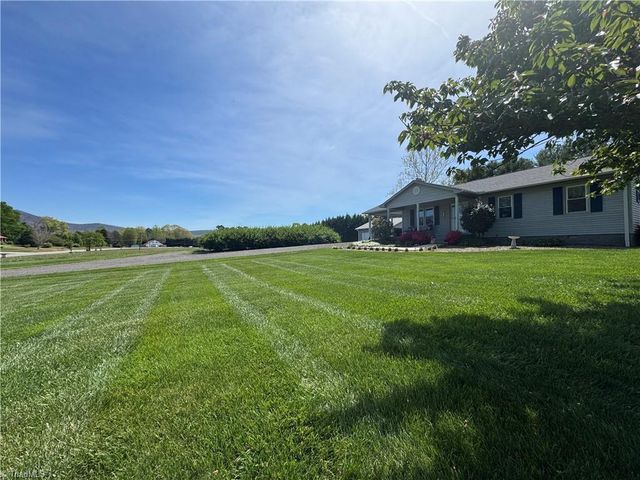 3145 Volunteer Road, Pinnacle, NC 27043
