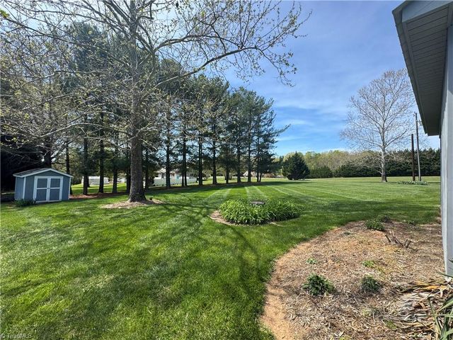 3145 Volunteer Road, Pinnacle, NC 27043