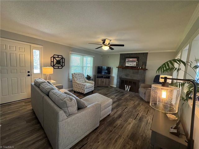 3145 Volunteer Road, Pinnacle, NC 27043