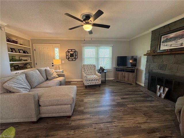 3145 Volunteer Road, Pinnacle, NC 27043