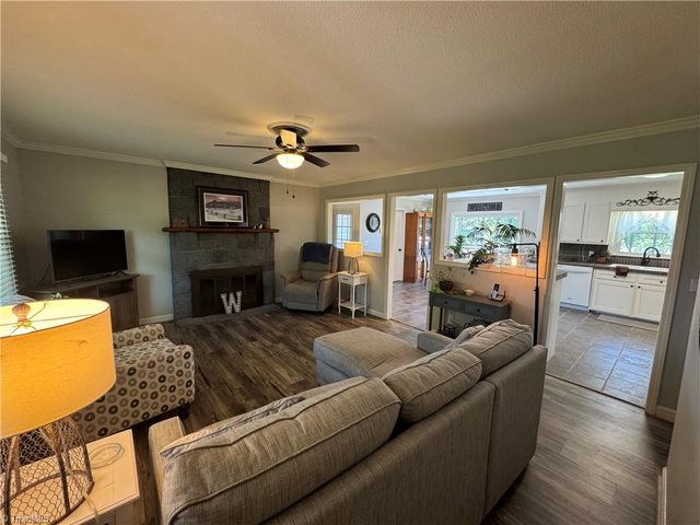 3145 Volunteer Road, Pinnacle, NC 27043