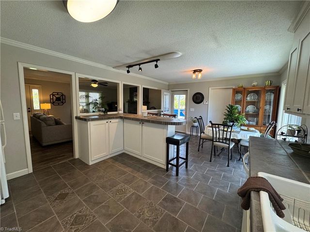 3145 Volunteer Road, Pinnacle, NC 27043