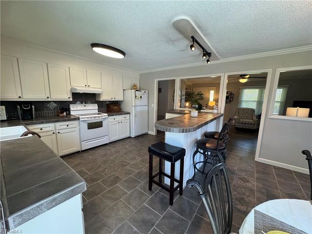 3145 Volunteer Road, Pinnacle, NC 27043