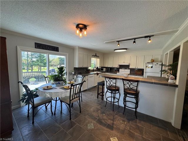 3145 Volunteer Road, Pinnacle, NC 27043