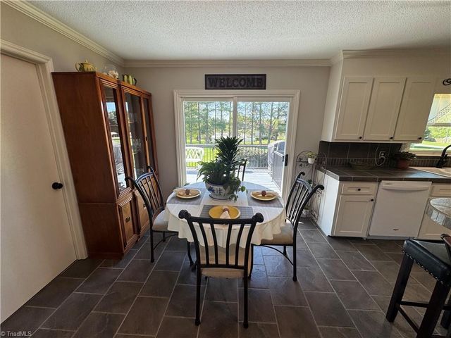 3145 Volunteer Road, Pinnacle, NC 27043