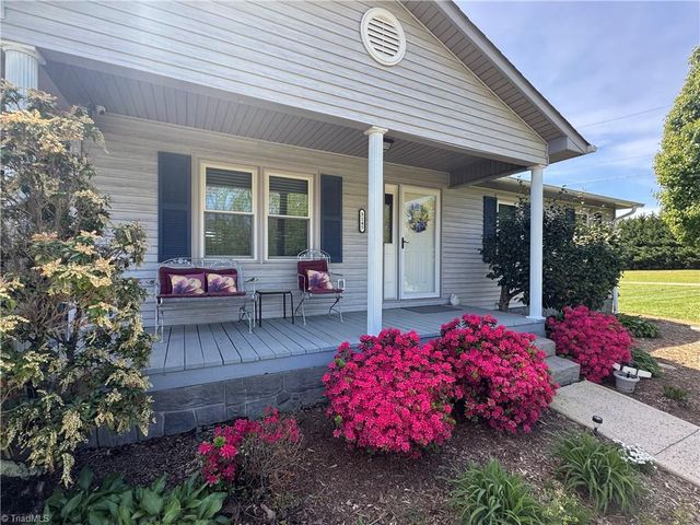 3145 Volunteer Road, Pinnacle, NC 27043