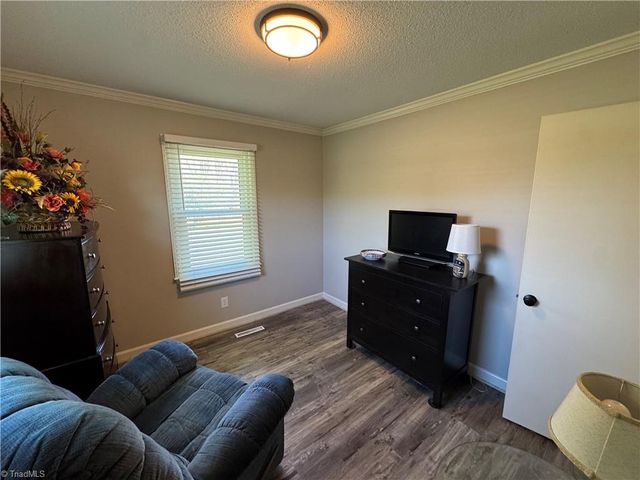 3145 Volunteer Road, Pinnacle, NC 27043