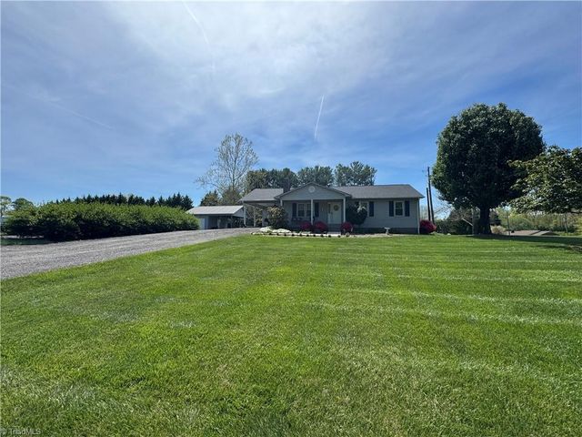 3145 Volunteer Road, Pinnacle, NC 27043