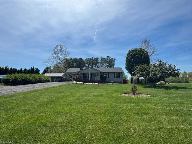3145 Volunteer Road, Pinnacle, NC 27043