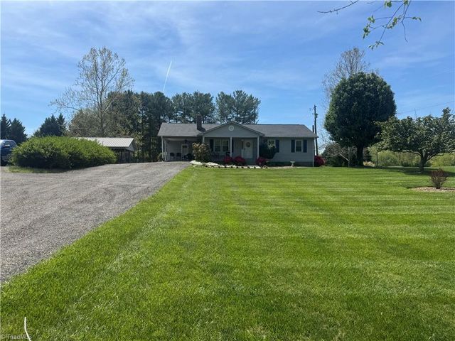 3145 Volunteer Road, Pinnacle, NC 27043