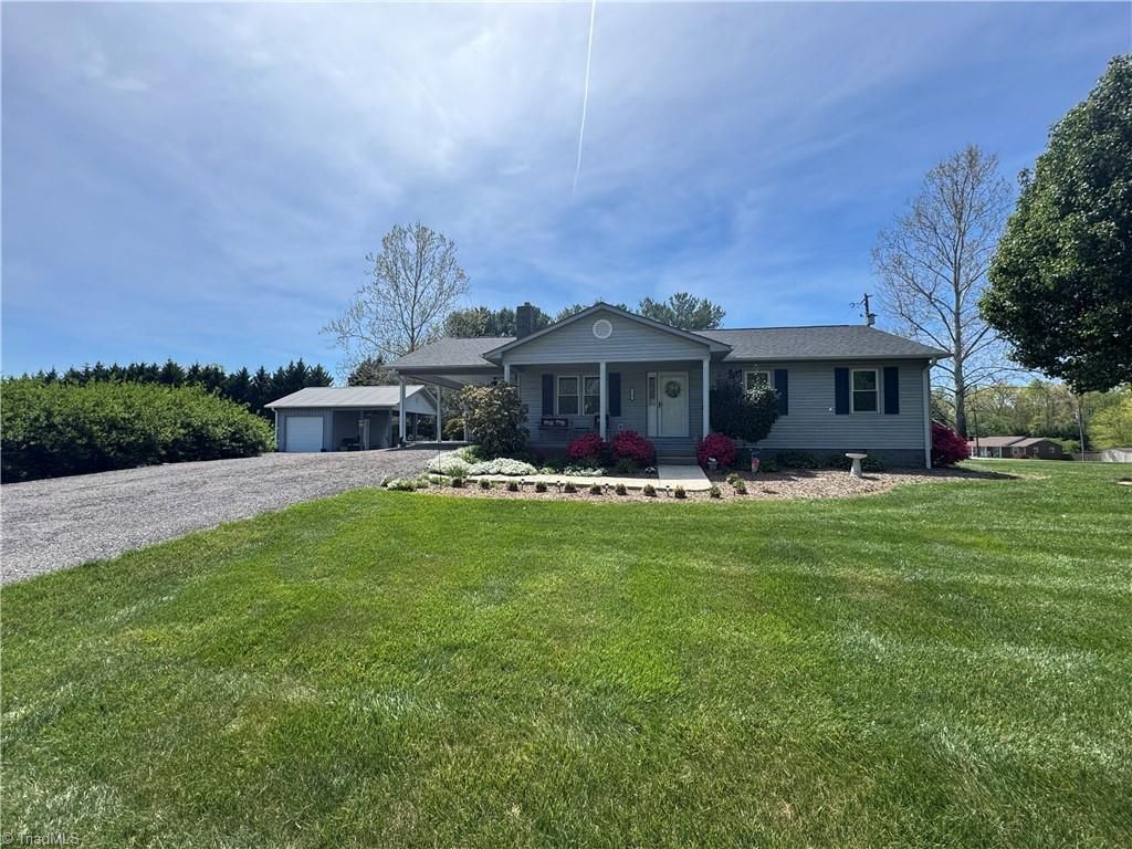 3145 Volunteer Road, Pinnacle, NC 27043