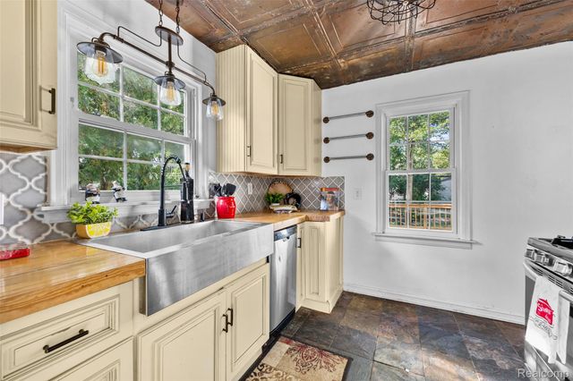 1674 Eaton Road, Berkley, MI 48072