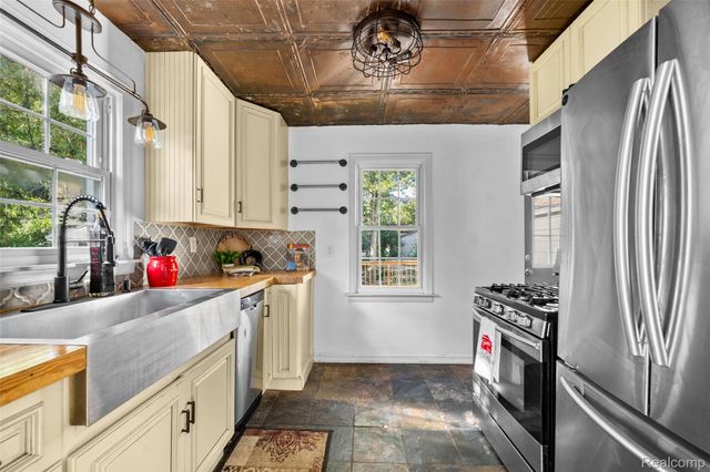 1674 Eaton Road, Berkley, MI 48072