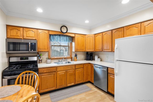 88 Evans Avenue, Albertson, NY 11507