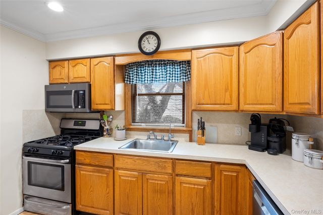 88 Evans Avenue, Albertson, NY 11507