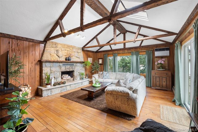 88 Evans Avenue, Albertson, NY 11507