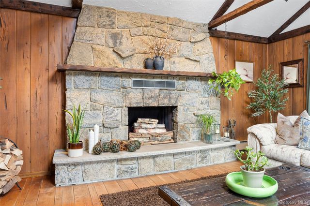 88 Evans Avenue, Albertson, NY 11507